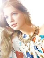 Taylor-Swift in a different look