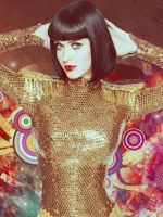 Katy-Perry in golden