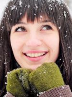 Brunette-With-Green-Gloves-In-Snow