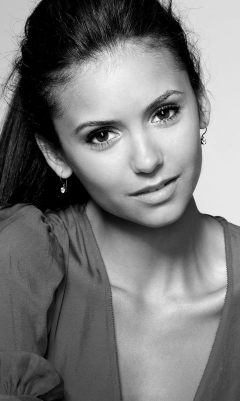 Nina Dobrev
