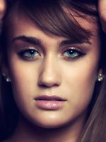 Beautiful Woman Girl Mobile Wallpaper     X
