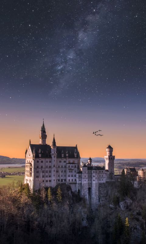 white and blue castle wallpaper