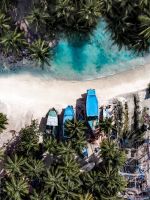 aerial photography of three boats on island wallpaper