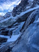 mountain coated with snow wallpaper