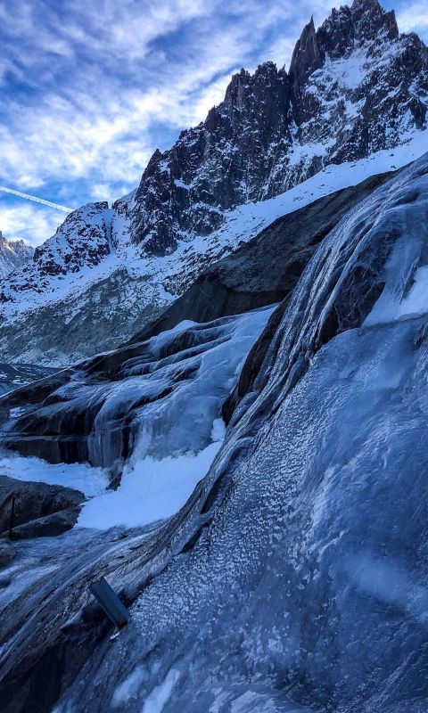 mountain coated with snow wallpaper
