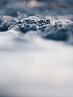 bokeh photography of body of water wallpaper