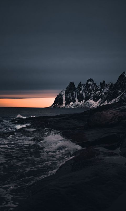 rocky mountain near body of water during sunset wallpaper