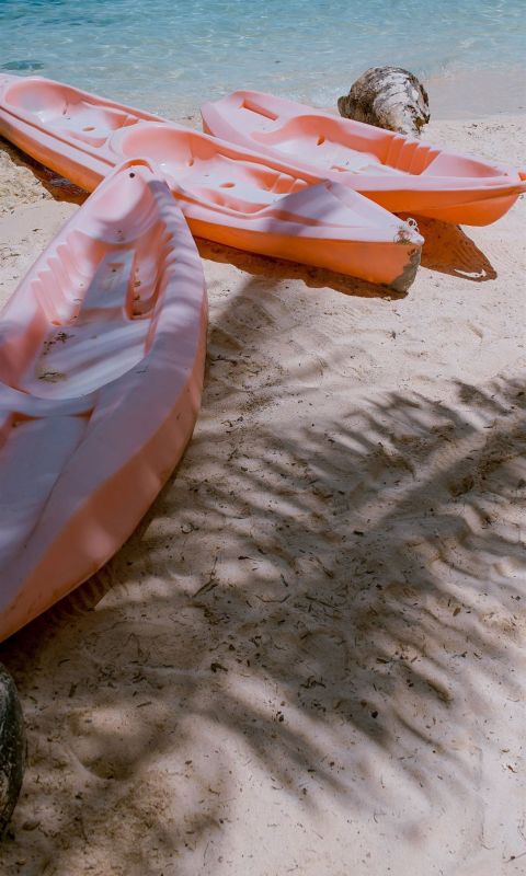 three empty kayaks wallpaper